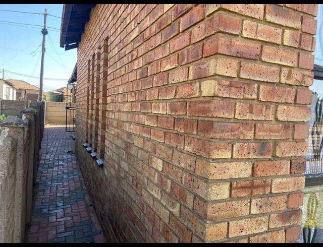 3 BEDROOM FREESTANDING FOR SALE IN KWAGUQA